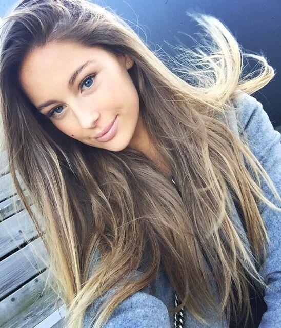 Mathilde Gøhler taking a selfie