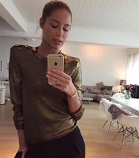 Mathilde Gøhler taking a selfie