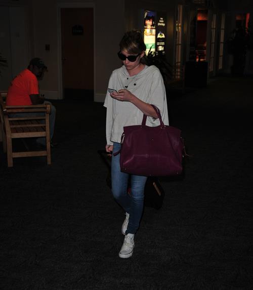Emma Roberts lands in Wilmington to continue filming 'We're the Millers' (09 August 2012)