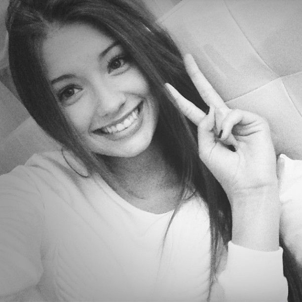 Lorena Rae taking a selfie