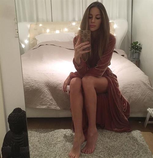 Mathilde Gøhler taking a selfie