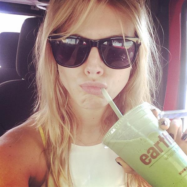 Maryna Linchuk taking a selfie