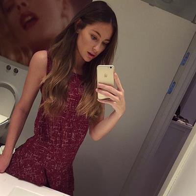 Mathilde Gøhler taking a selfie