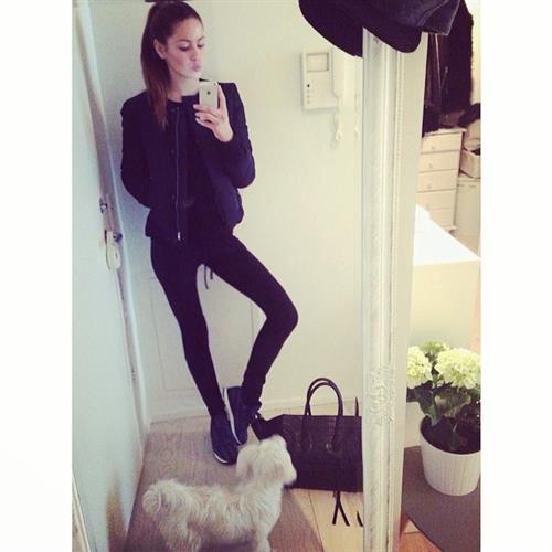 Mathilde Gøhler taking a selfie