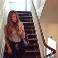 Mathilde Gøhler taking a selfie