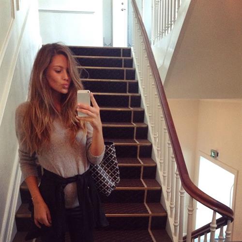 Mathilde Gøhler taking a selfie