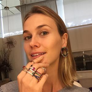 Renata Kuerten taking a selfie