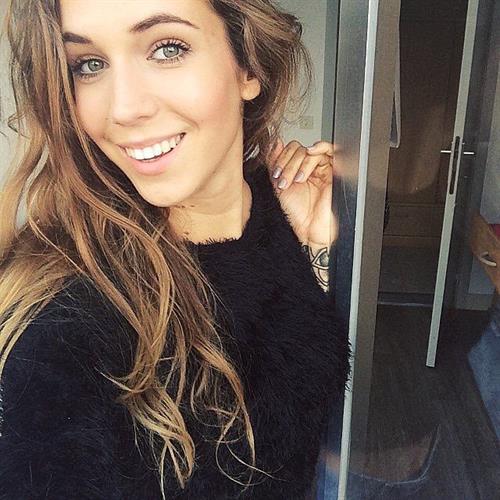 Talisa Loup taking a selfie