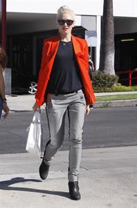 Gwen Stefani Spotted entering a store in Studio City (October 13, 2012) 