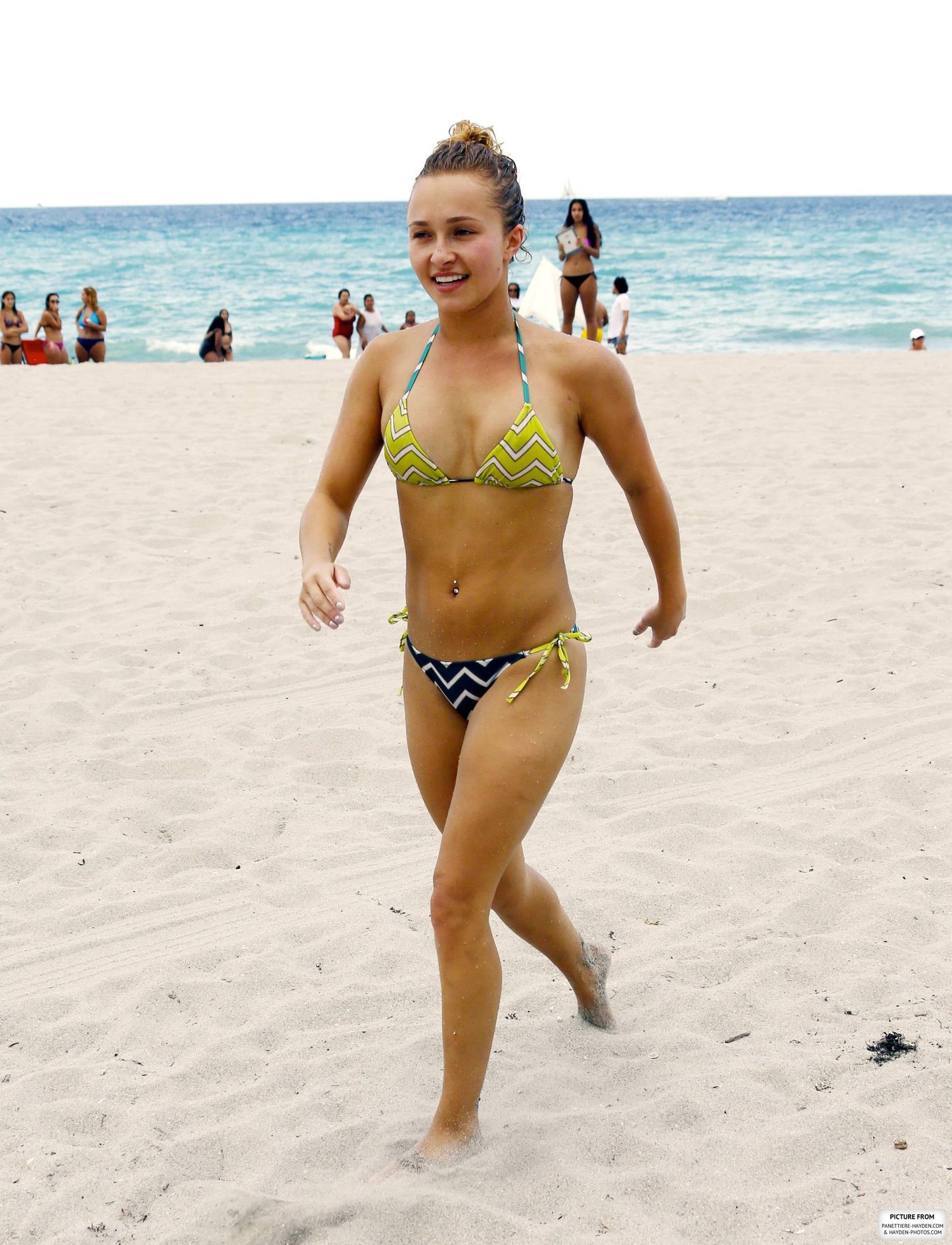 Hayden Panettiere Bikini Pictures Hayden Panettiere - Bikini candids in Miami 9/1/13