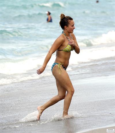 Hayden Panettiere - Bikini candids in Miami 9/1/13