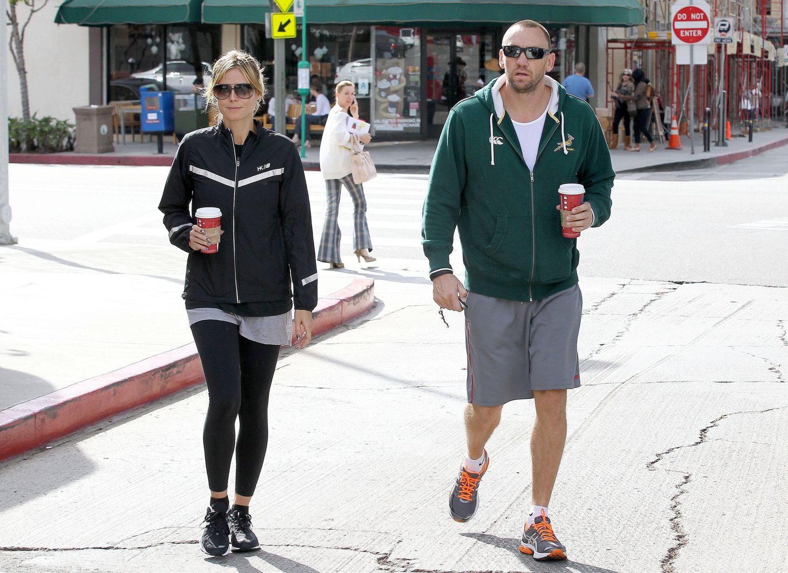 Heidi Klum Spotted leaving the gym and grabbing Starbucks in Brentwood (November 14, 2012) 