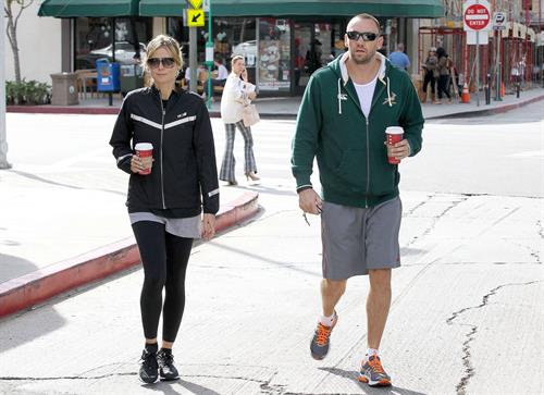 Heidi Klum Spotted leaving the gym and grabbing Starbucks in Brentwood (November 14, 2012) 