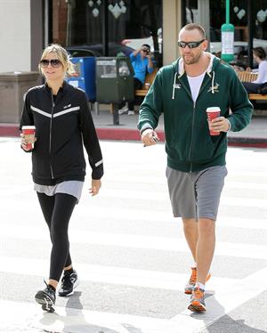 Heidi Klum Spotted leaving the gym and grabbing Starbucks in Brentwood (November 14, 2012) 
