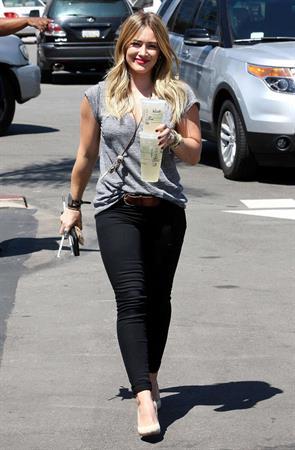 Hilary Duff Stops at Starbucks for an iced drink while out and about in Los Angeles (September 6, 2013) 