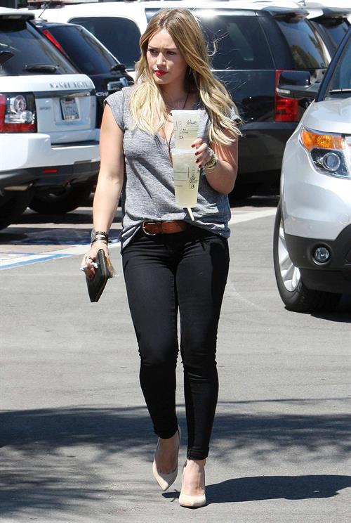 Hilary Duff Stops at Starbucks for an iced drink while out and about in Los Angeles (September 6, 2013) 