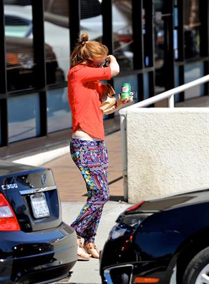 Isla Fisher - Shopping for furniture and picks up lunch in LA - September 14, 2012