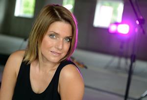 Jeanette Biedermann posiert am Rande der Dreharbeiten zur Serie 'Hauptstadtrevier' in Berlin 26.07.12