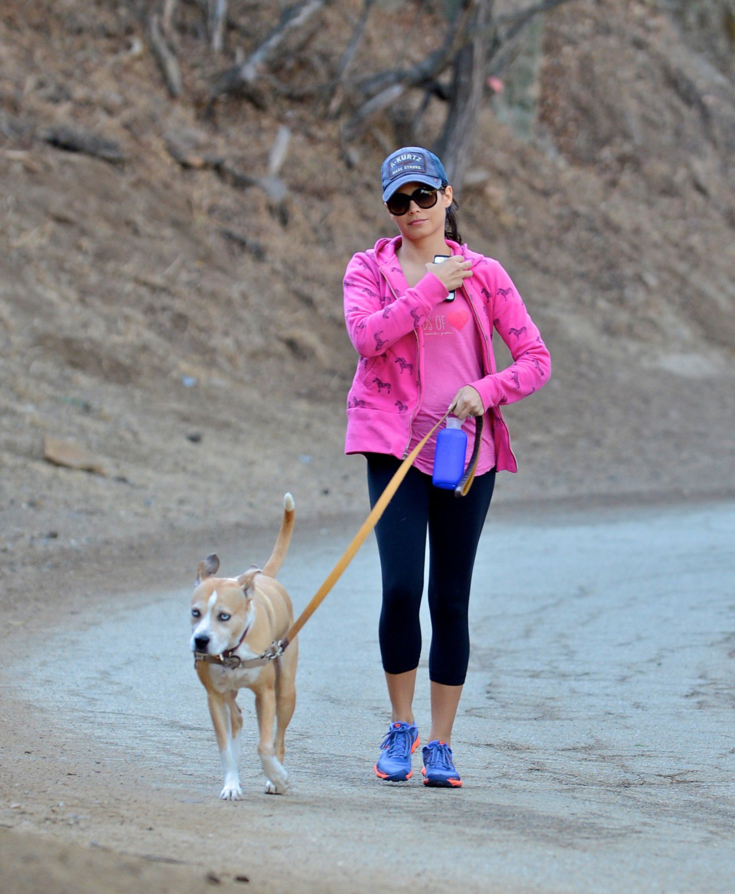 Jenna Dewan Takes her dog for a walk in Runyon Canyon, Los Angeles (November 16, 2012) 