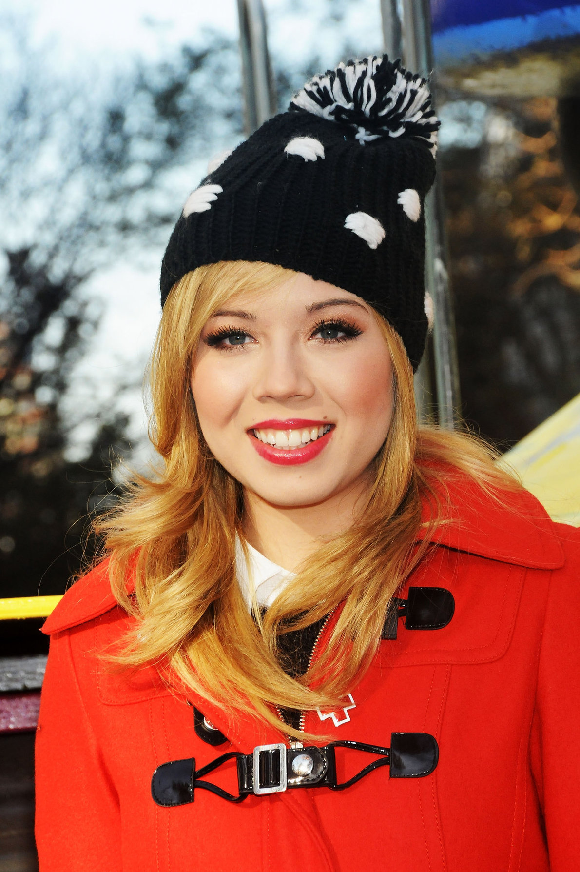 Jennette McCurdy 86th annual Macy’s Thanksgiving Day Parade NY 11/22/12 