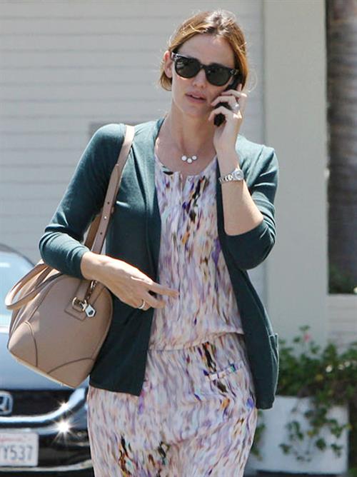 Jennifer Garner seen chatting away on her cellphone in Brentwood 