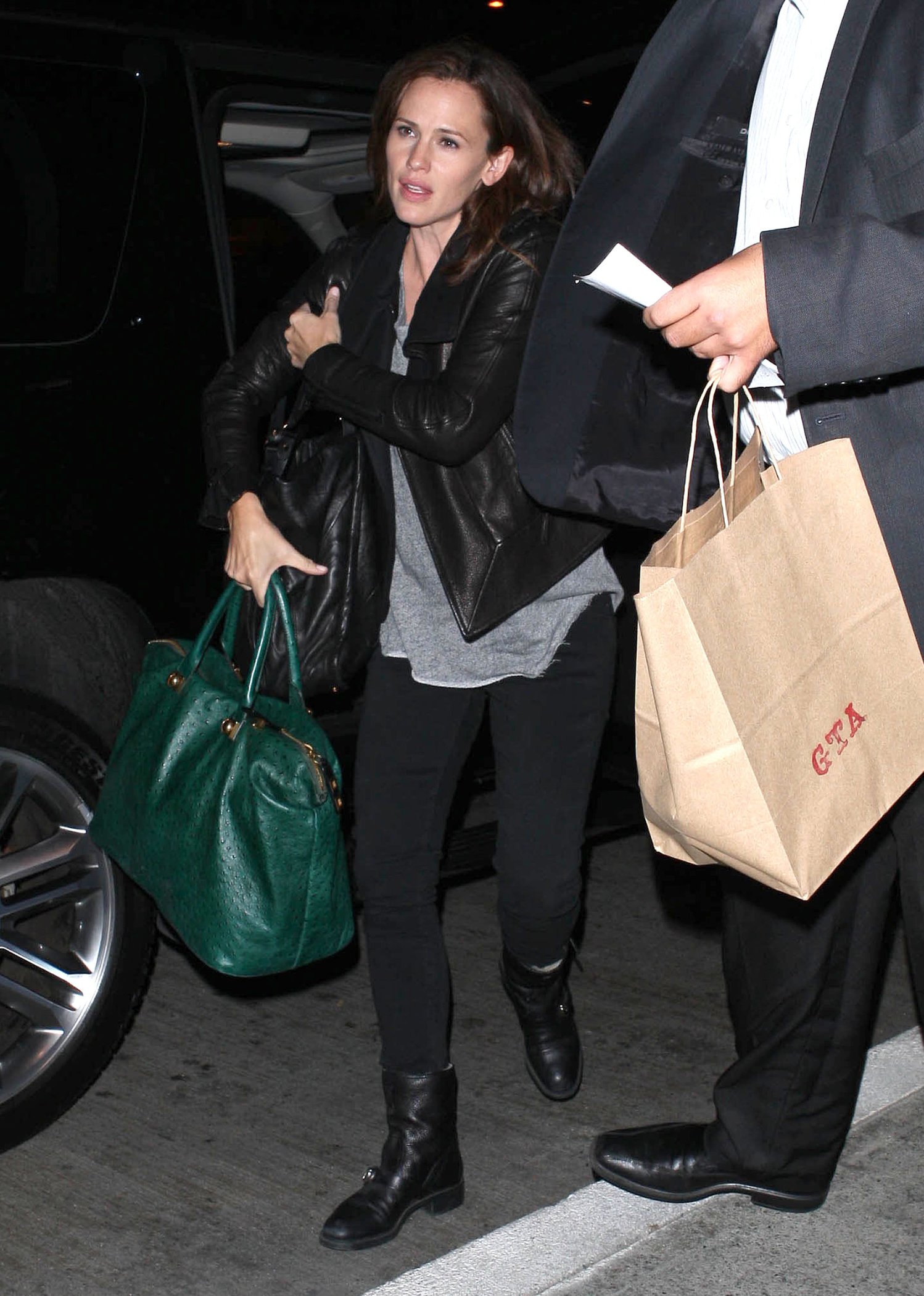 Jennifer Garner Departs LAAirport in L.A. (November 14, 2012) 