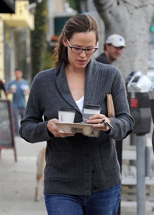 Jennifer Garner stops for coffee at Cafe Lue in LA October 4, 2012 
