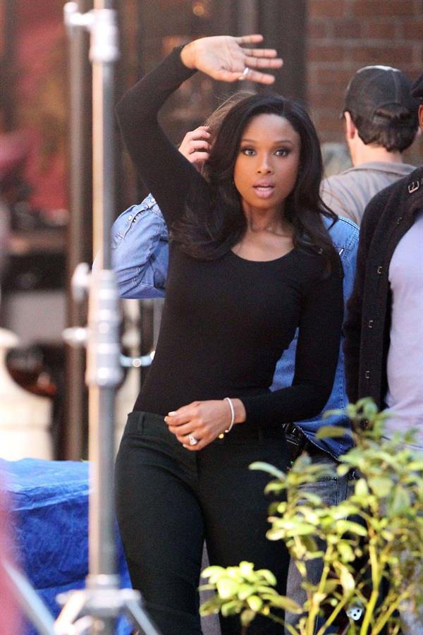 Jennifer Hudson Films a Weight Watcher commercial in Los Angeles (November 16, 2012) 