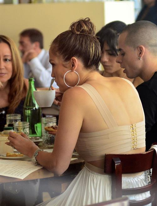 Jennifer Lopez dinner at Bubbys in New York City on July 24, 2012