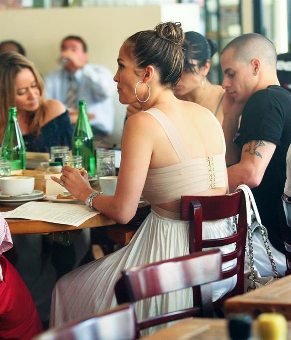 Jennifer Lopez dinner at Bubbys in New York City on July 24, 2012