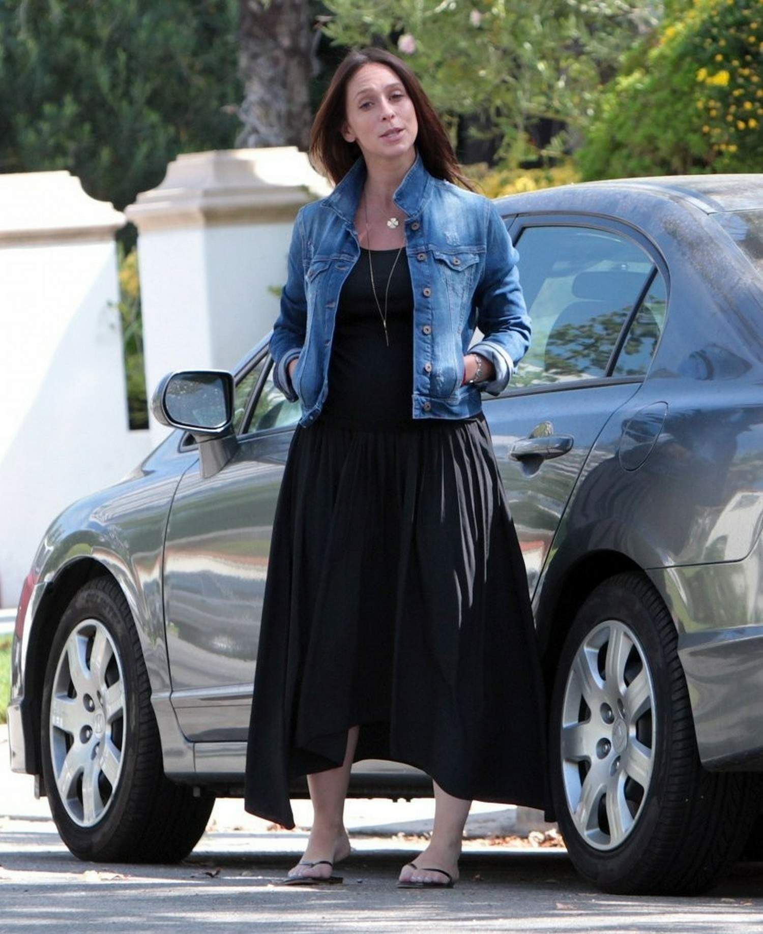 Jennifer Love Hewitt out at Starbucks in Los Angeles August 9, 2013 