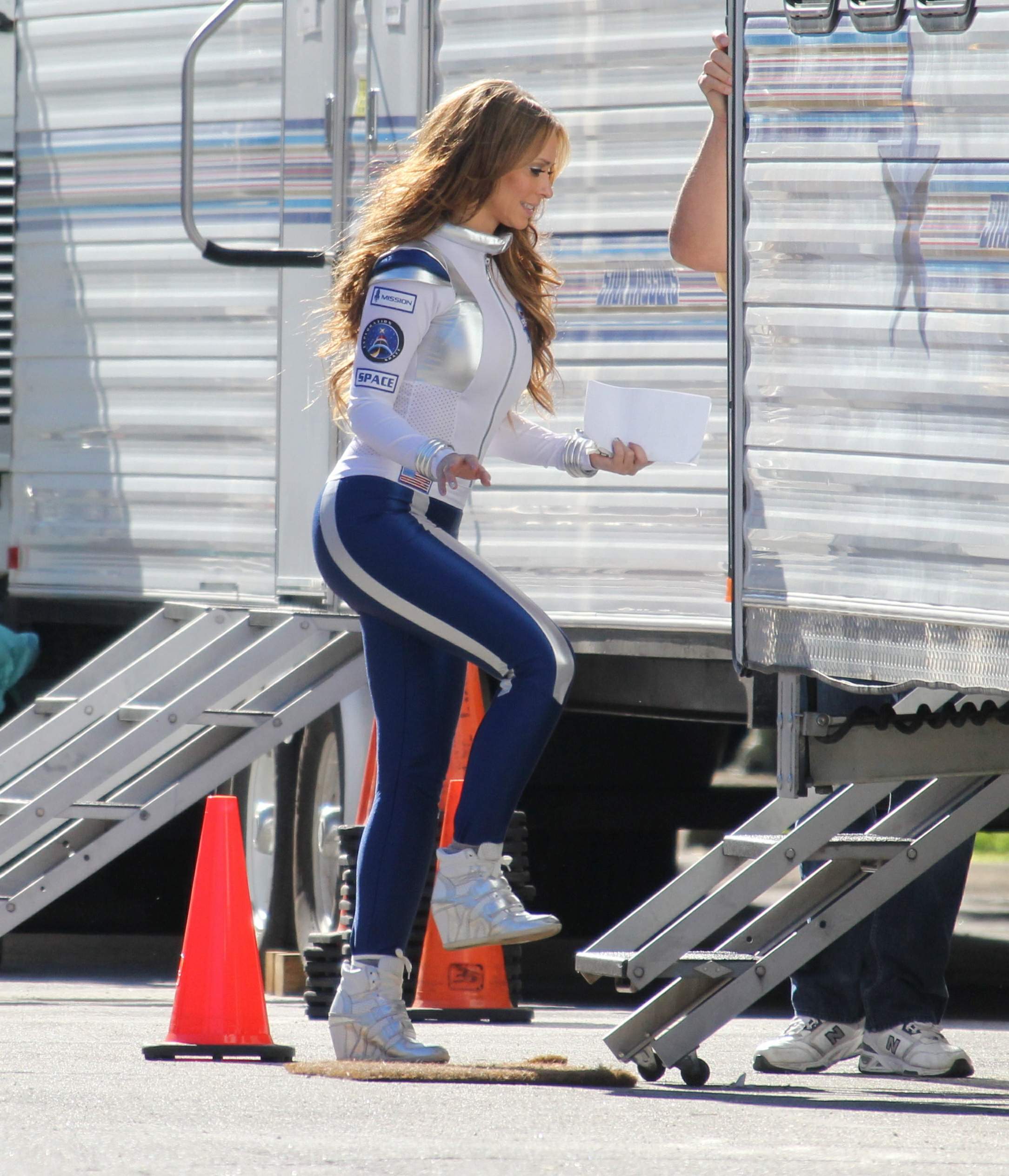 Jennifer Love Hewitt Pictures Jennifer Love Hewitt On the set of The Client List in Los Angeles January 4, 2013
