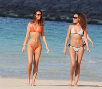 Jennifer Metcalfe - Bikini candids in Dubai (26.01.2013)  