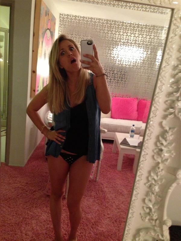 Kaley Cuoco taking a selfie