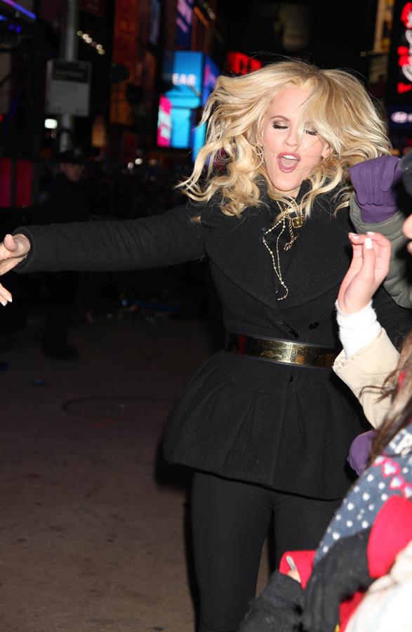 Jenny McCarthy New Year's Eve 2013 at Times Square in NYC 12/31/12 