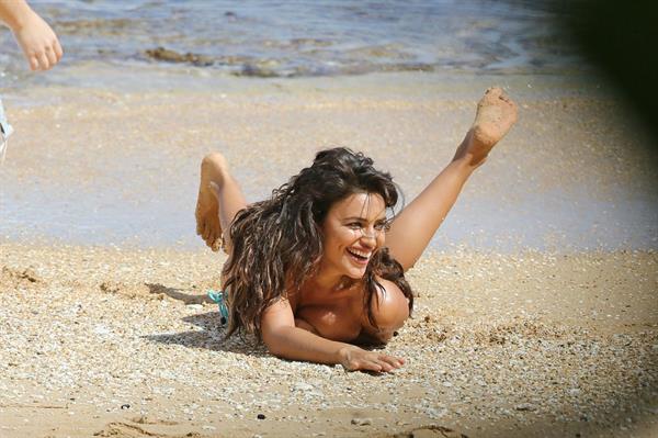 Irina Shayk nude pictures at a Sports Illustrated photo shoot taken by paparazzi 