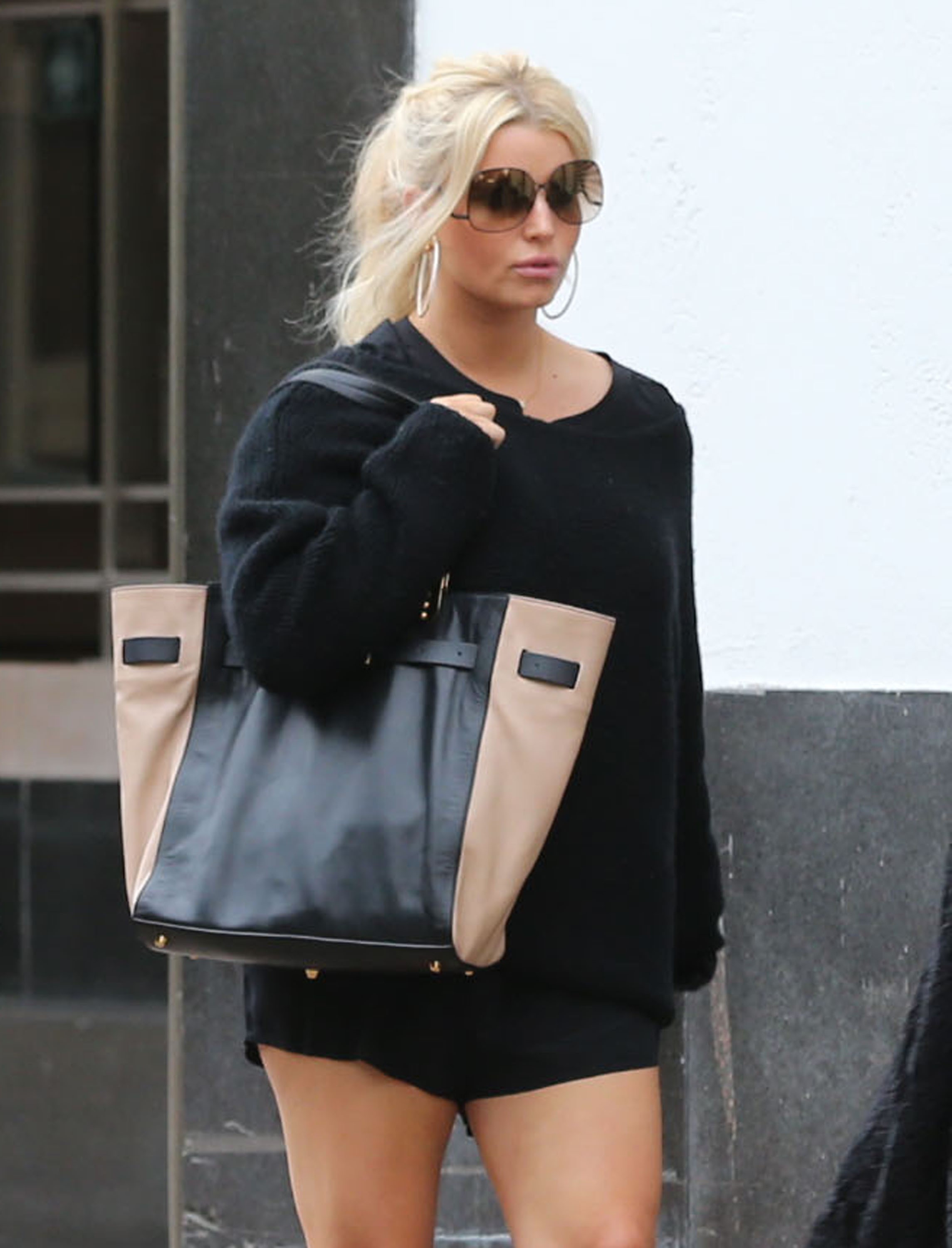 Jessica Simpson Pictures Jessica Simpson Outside Saks Fifth Avenue with a friend in Beverly Hills (October 20, 2012)