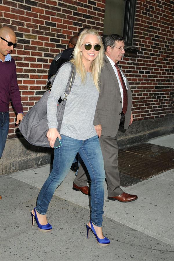 Kaley Cuoco  At the Late Show With David Lettermen - September 25, 2012 