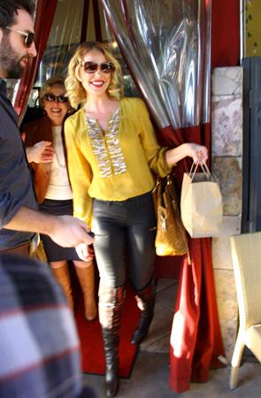 Katherine Heigl got lunch with her mom and Josh Kelly to celebrate her birthday, in Beverly Hills November 24, 2012 