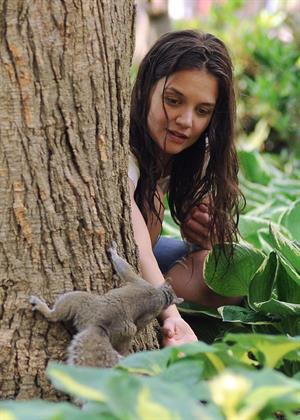 Katie Holmes Pictures Katie Holmes Films  Mania Days  in Washington Square Park (May 21, 2013)