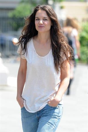 Katie Holmes Pictures Katie Holmes Films  Mania Days  in Washington Square Park (May 21, 2013)
