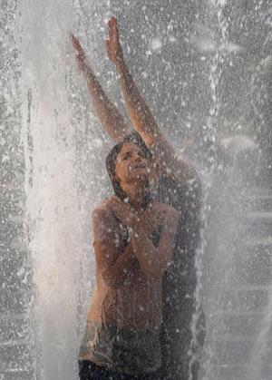 Katie Holmes Pictures Katie Holmes Films  Mania Days  in Washington Square Park (May 21, 2013)