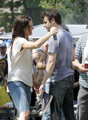 Katie Holmes Pictures Katie Holmes Films  Mania Days  in Washington Square Park (May 21, 2013)