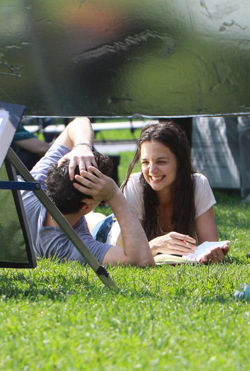 Katie Holmes Pictures Katie Holmes Films Mania Days in Washington Square Park (May 21, 2013)