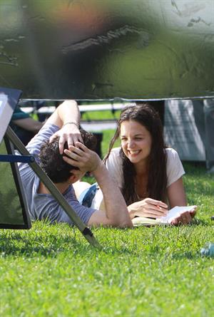 Katie Holmes Pictures Katie Holmes Films  Mania Days  in Washington Square Park (May 21, 2013)