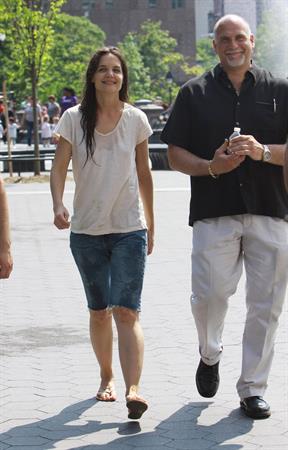Katie Holmes Pictures Katie Holmes Films  Mania Days  in Washington Square Park (May 21, 2013)