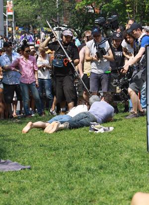 Katie Holmes Pictures Katie Holmes Films  Mania Days  in Washington Square Park (May 21, 2013)