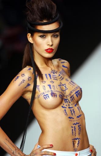 Petra Němcová in body paint - breasts