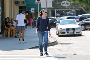 Kristen Davis at the Le Pain Quotidien restaurant in Brentwood - September 25, 2012 
