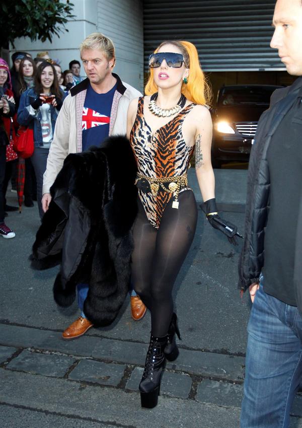Lady Gaga - Signs autographs heading to 4th of July private party in Melbourne (July 4, 2012)